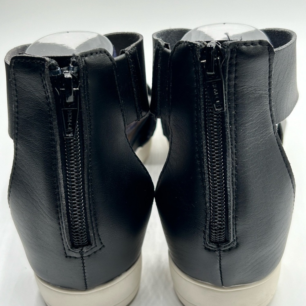 A New Day Black Crisscross Sandals w/White Soles Size 10. - Picture 5 of 9